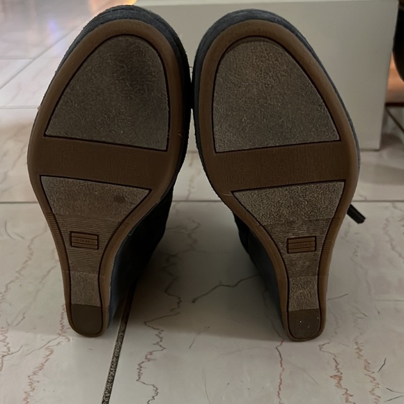 TOMS Suede Wedge Booties Size 6 - Picture 5 of 6